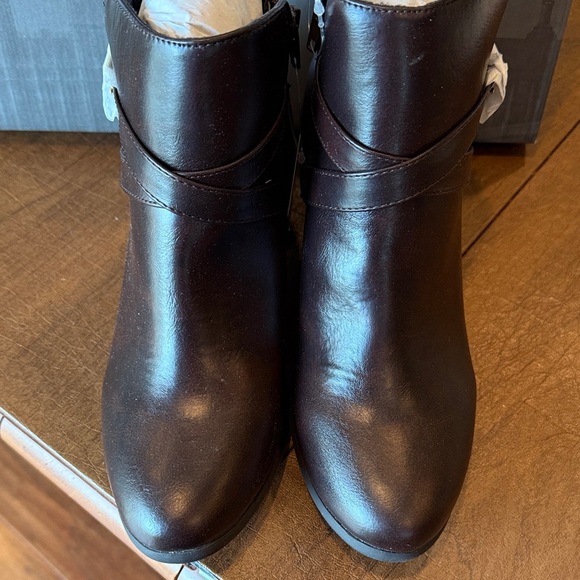 NWT London Fog Women's Dark Brown Ankle Booties SZ 9 - Picture 7 of 10